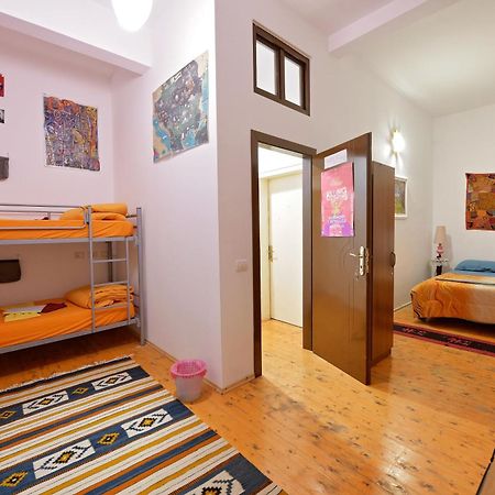 Mi Casa Es Tu Casa - Shkodra Backpackers Hostel Екстериор снимка