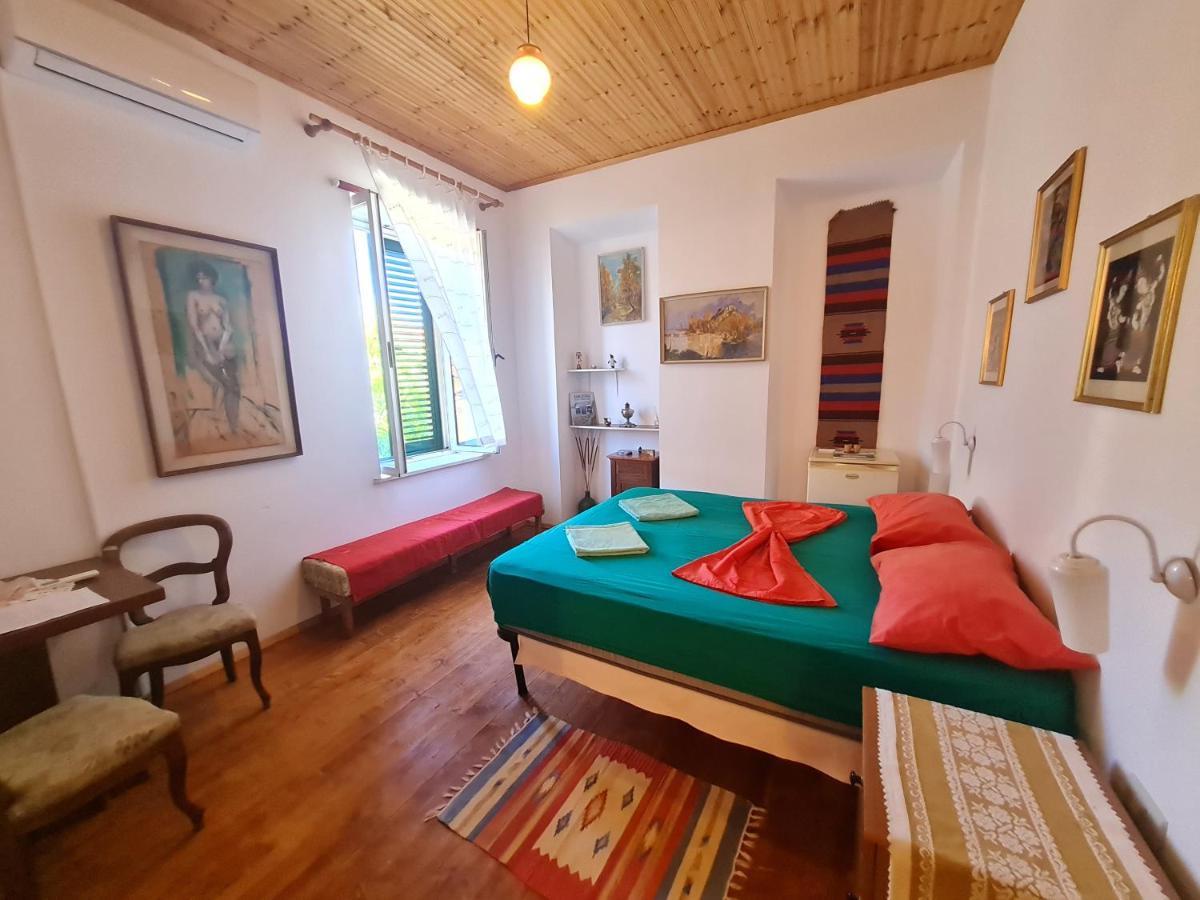 Mi Casa Es Tu Casa - Shkodra Backpackers Hostel Стая снимка