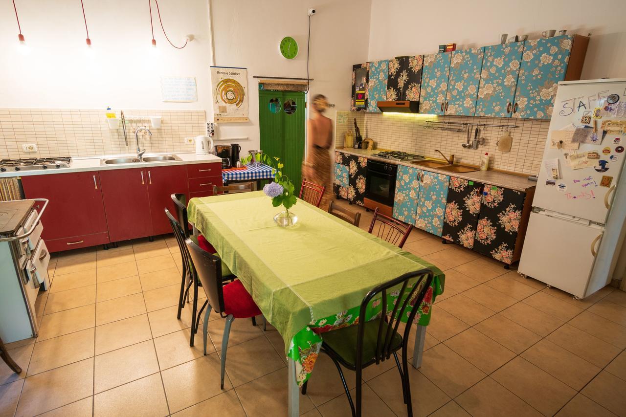 Mi Casa Es Tu Casa - Shkodra Backpackers Hostel Екстериор снимка